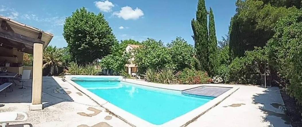 Offrez-Vous Un Sejour Dans Notre Gite A Entressen Une Grande Piscine Pour Se Rafraichir ,Un Espace De Jeux Pour Enfants Pour Des Heures De Divertissement Un Terrain De Petanque Pour Des Parties Endiablees Eksteriør bilde
