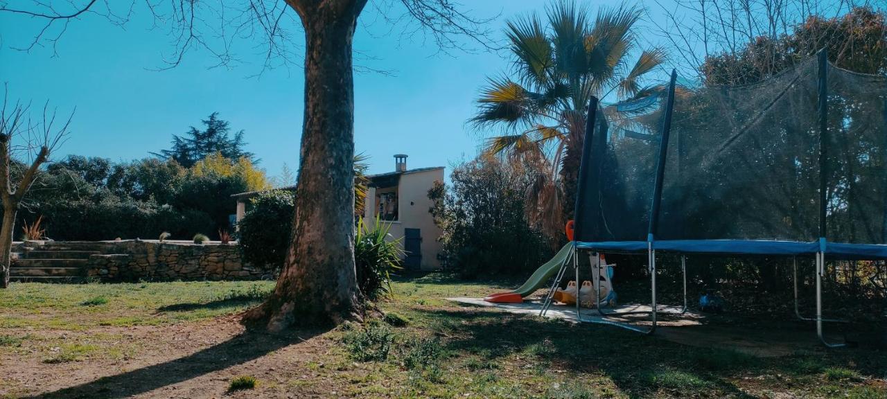 Offrez-Vous Un Sejour Dans Notre Gite A Entressen Une Grande Piscine Pour Se Rafraichir ,Un Espace De Jeux Pour Enfants Pour Des Heures De Divertissement Un Terrain De Petanque Pour Des Parties Endiablees Eksteriør bilde