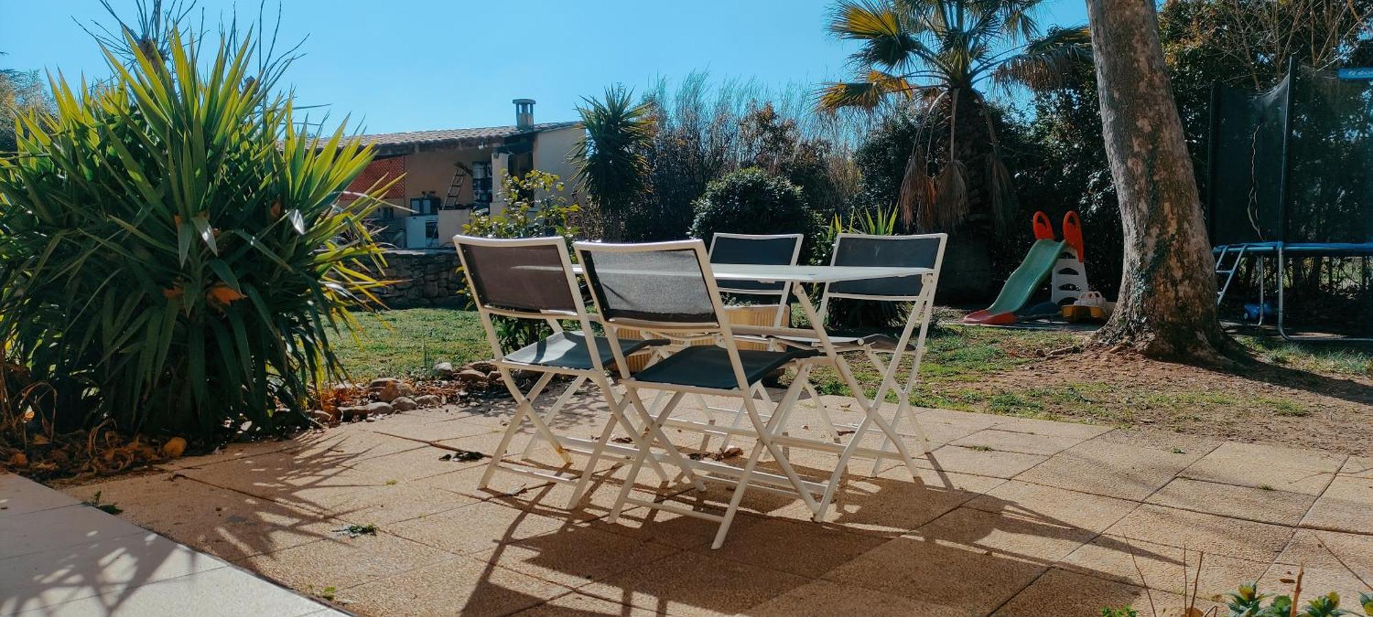 Offrez-Vous Un Sejour Dans Notre Gite A Entressen Une Grande Piscine Pour Se Rafraichir ,Un Espace De Jeux Pour Enfants Pour Des Heures De Divertissement Un Terrain De Petanque Pour Des Parties Endiablees Eksteriør bilde