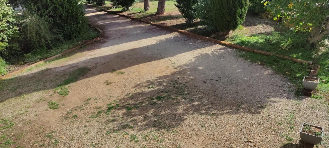 Offrez-Vous Un Sejour Dans Notre Gite A Entressen Une Grande Piscine Pour Se Rafraichir ,Un Espace De Jeux Pour Enfants Pour Des Heures De Divertissement Un Terrain De Petanque Pour Des Parties Endiablees Eksteriør bilde